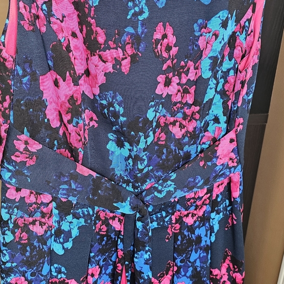 Dress - Picture 4 of 4